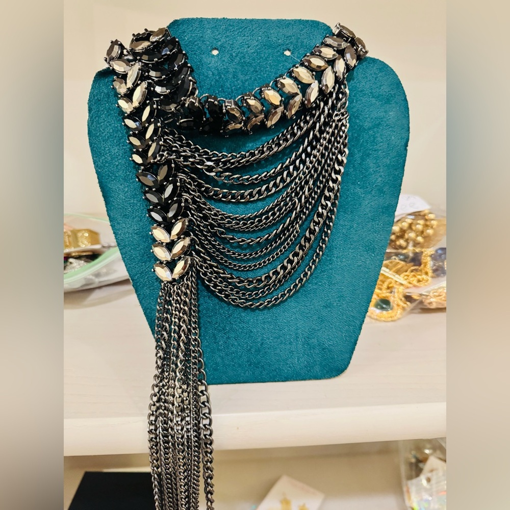 White House Black Market Black and Silver Layered Necklace.🦋🔥
